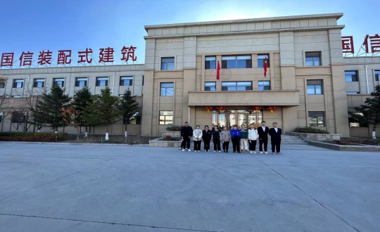 11.长春建筑学院应届生来到装配式总公司参观面试（帮忙处理下照片，凸显人物）_副本.jpg