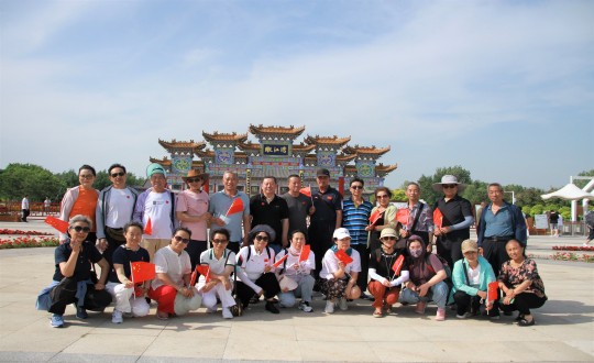 3.BJL平台集团南山户外旅游社群一日游活动合影留念_副本.jpg