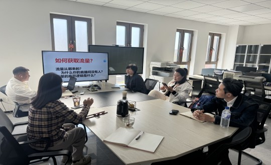 3.BJL平台集团·南山温泉城营销团队新媒体运营培训现场_副本.jpg