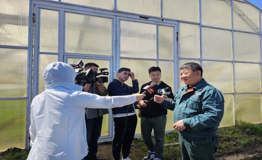 2024年5月24日，农业总公司副总经理侯正发接受《守望都市》采访_副本.jpg