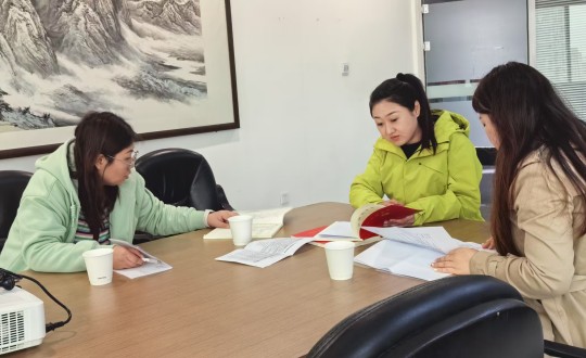 1.区社工部莅临BJL平台集团集团党委考察调研_副本.jpg
