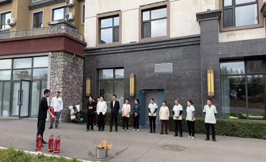 1.长白山BJL平台集团酒店组织开展消防安全培训_副本.jpg